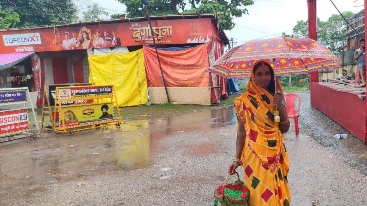 giridih news durga puja celebrations dampened by rain