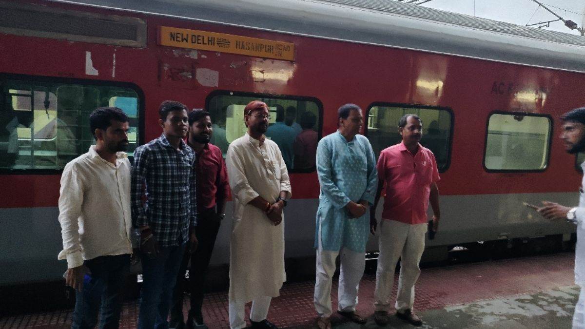 irctc indian railways first time direct train to new delhi started from hasanpur in bihar
