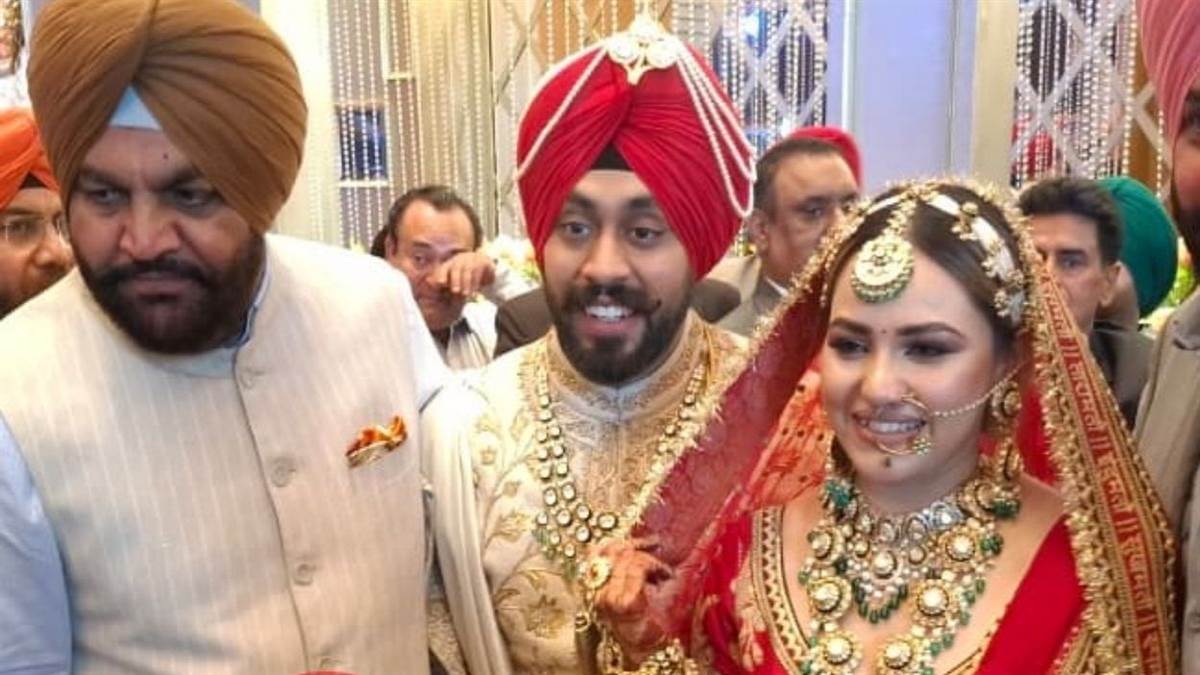 cricketer abhishek sharma sisters komal sharma wedding in amritsar with lavish oberoi attended by cm bhagwant mann komal sharma wedding photos