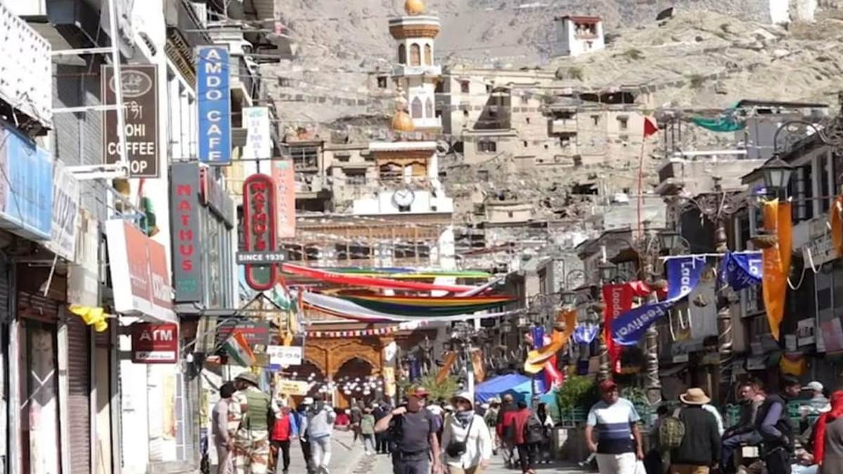 leh situation update markets open vehicles normal after protests