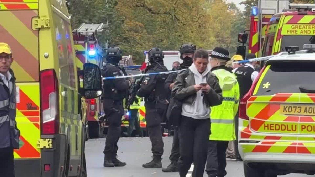 manchester synagogue attack one victim killed by police fire