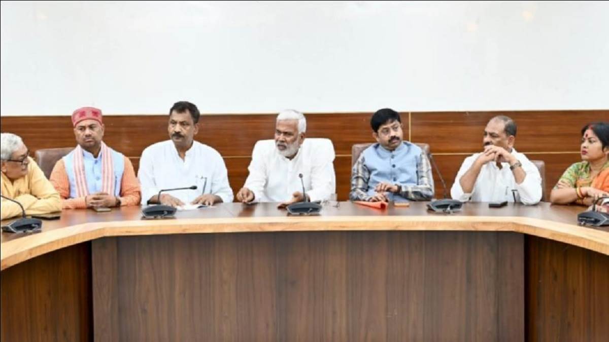 up minister swatantra dev singh strict instructions to monitoring of drone and rumer in prayagraj