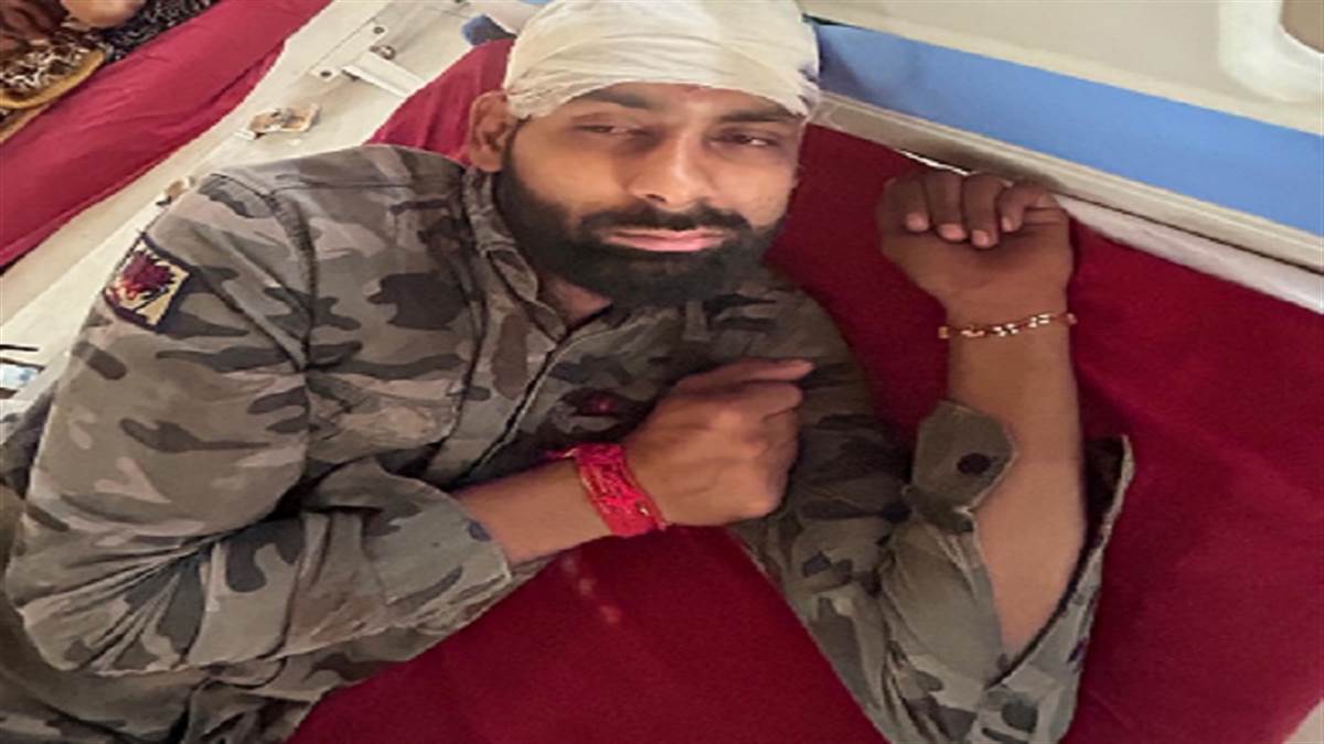 danger on the streets of mohali at night two friends out for dinner were attacked and their mobile phones were snatched
