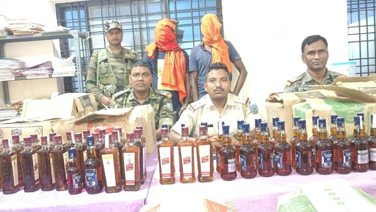 palamu news illegal liquor smuggling ring busted two arrested