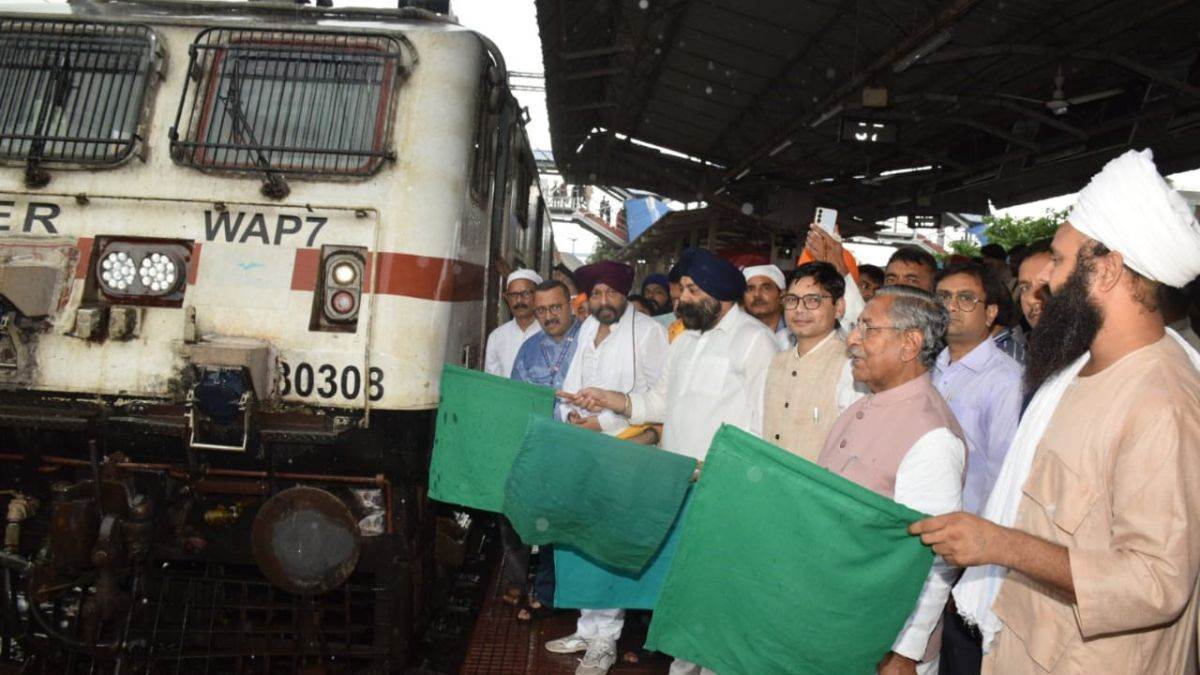 gurumukhhi express halts at patna sahib station