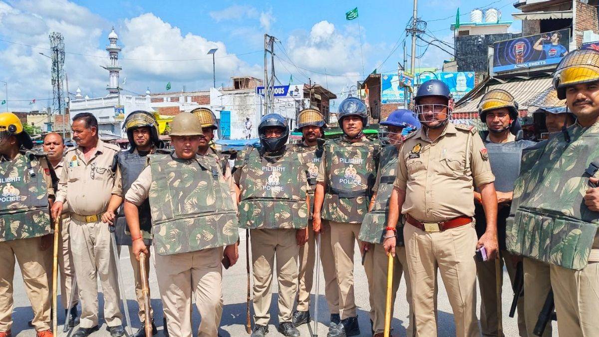 peaceful friday prayers in pilibhit amidst tight security