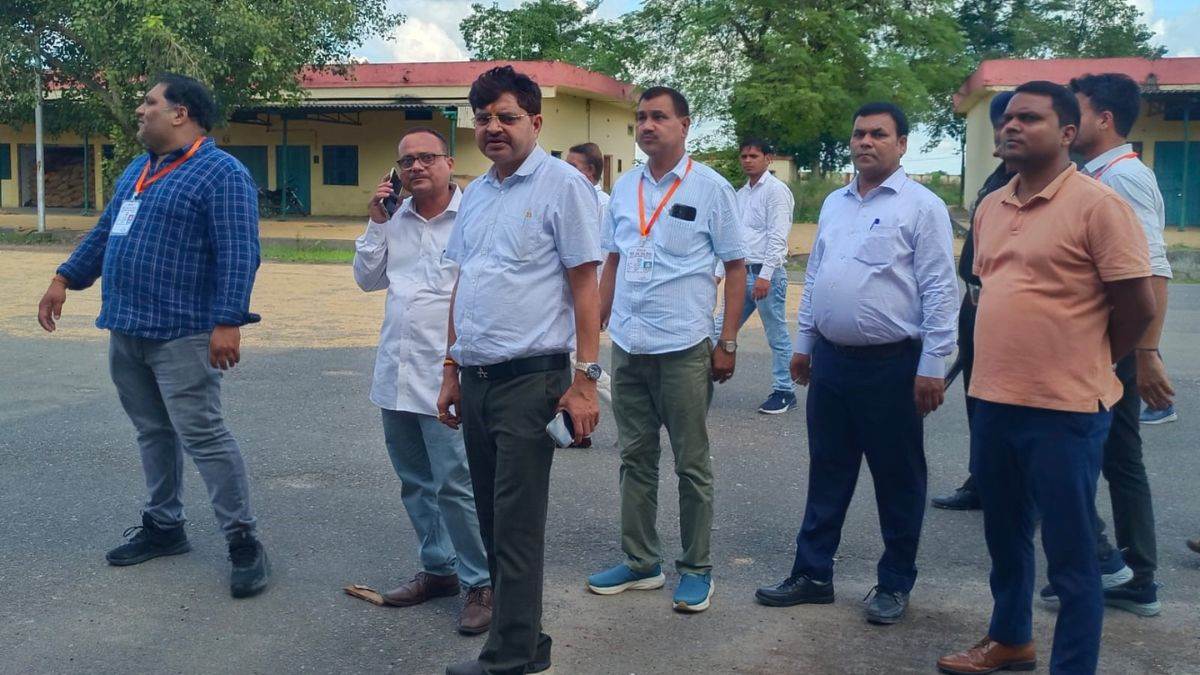 deputy rmo reprimands over poor procurement center conditions in puranpur mandi
