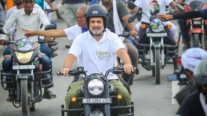 बाइक से भारी क्यों होती है कार? राहुल गांधी ने बताई वजह। (फाइल फोटो)