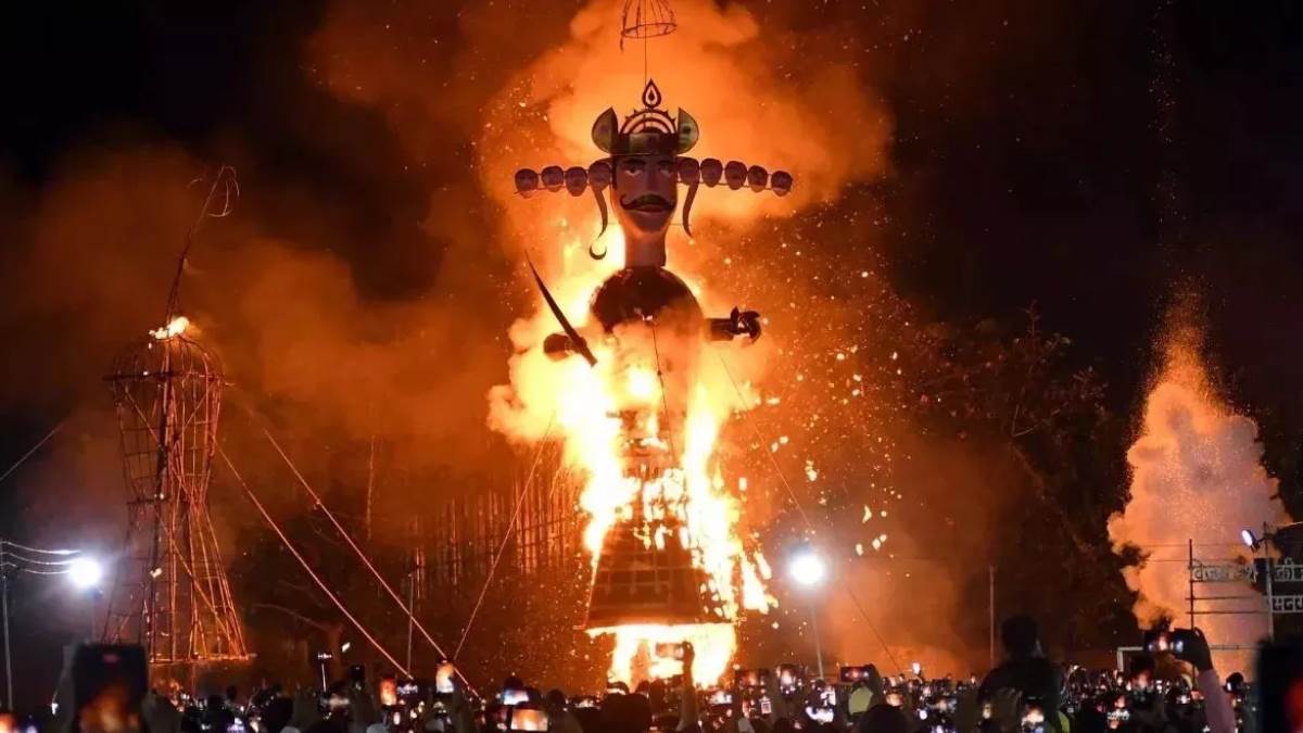 ncr ravana burnt to ashes after hanuman chalisa recital vijayadashami