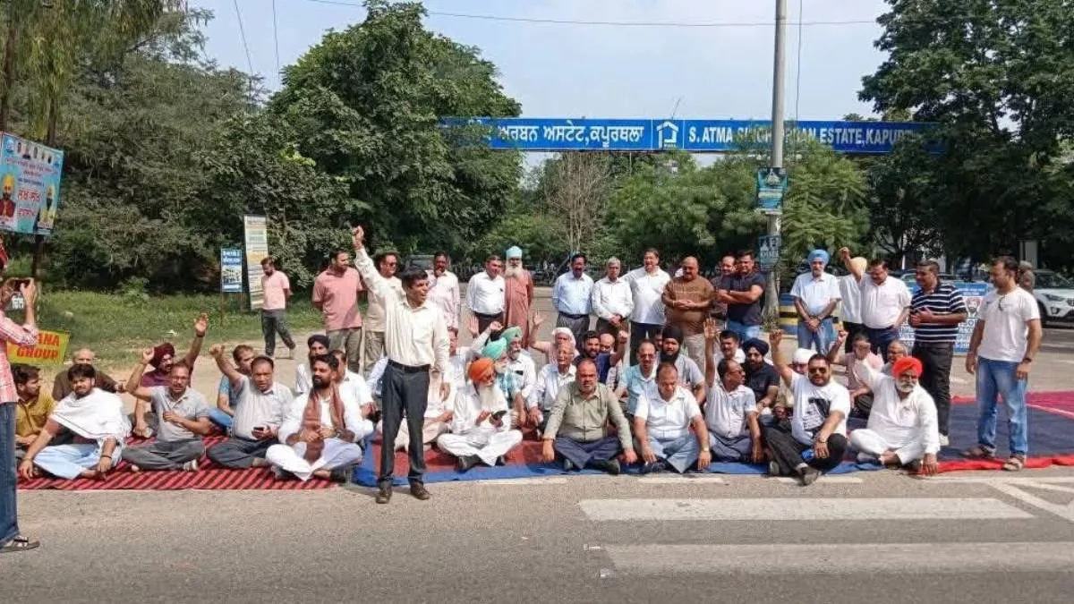 कपूरथला-जालंधर रोड जाम, अर्बन अस्टेट वासियों ने लगाया धरना; मौके पर पहुंची पुलिस