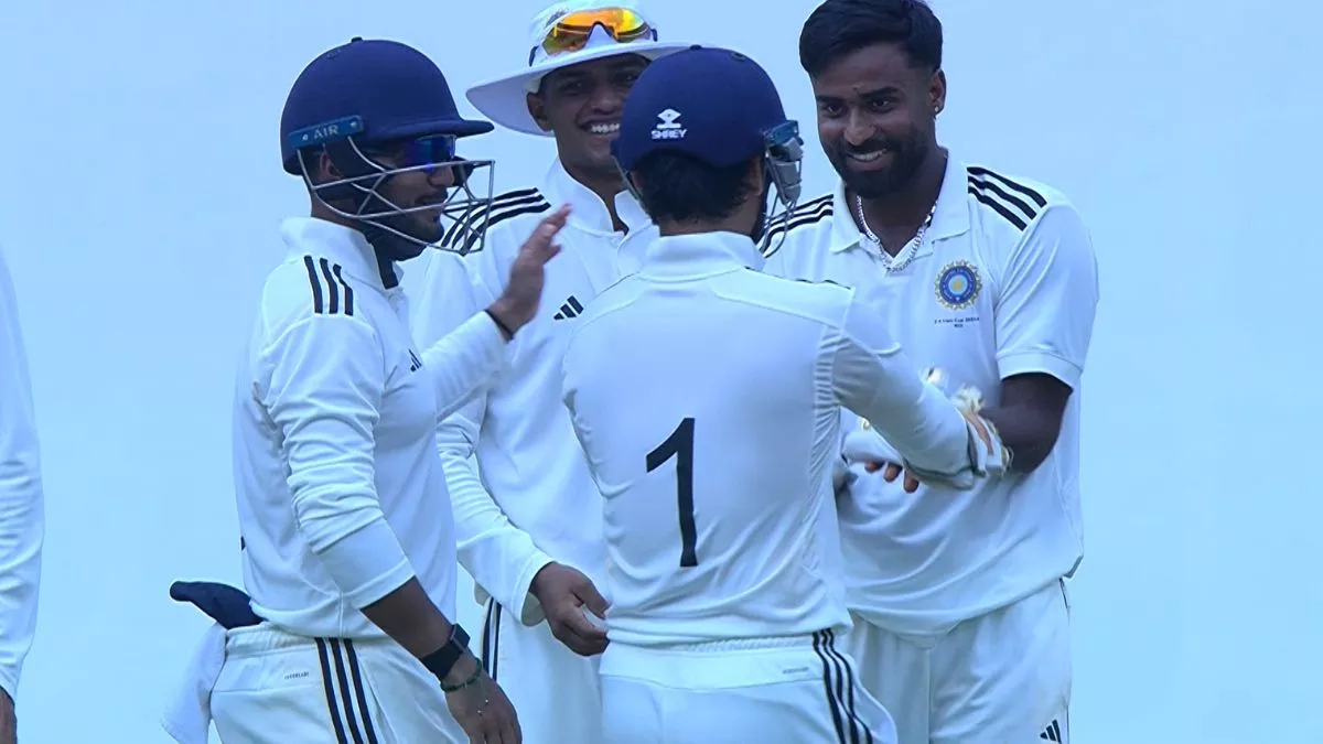 Irani Trophy: रजत पाटीदार की कोशिश बेकार, विदर्भ ने मजबूत बढ़त के साथ कसा शिकंजा