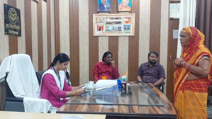 एक दिन की एसडीएम बनीं साक्षी ने कब्जा हटाने के दिए निर्देश।