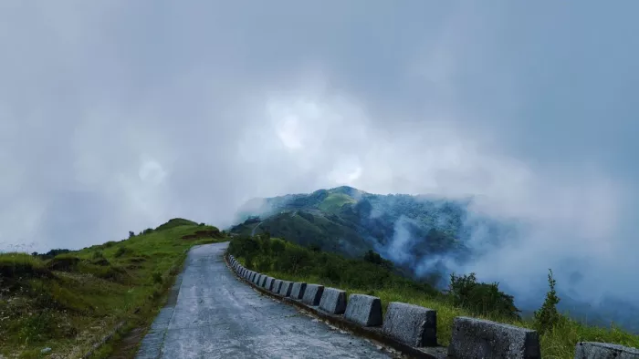 दार्जिलिंग से संदकफू के ये रास्ते लौटने से मना करते हैं।