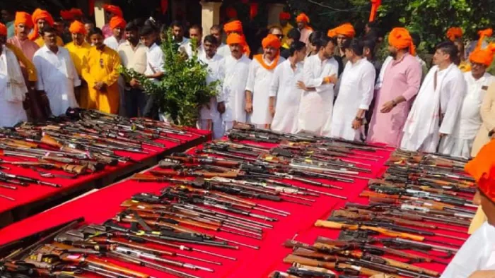 दशहरा पर्व पर कुंडा विधायक रघुराज प्रताप सिंह ने बेती कोठी में शस्त्र पूजन किया। जागरण