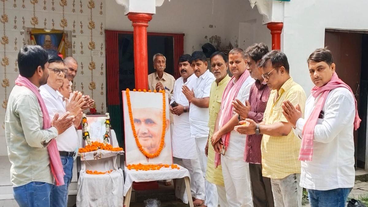 mahatma gandhi and lal bahadur shastri jayanti celebrated in varanasi