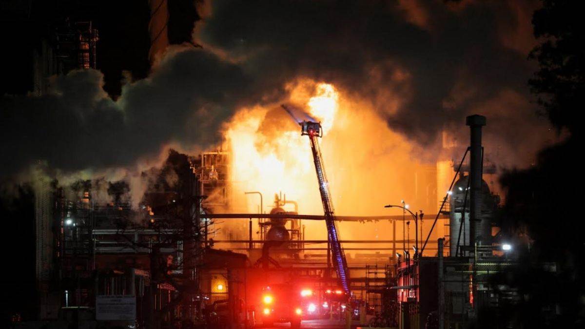 los angeles refinery fire massive blaze engulfs el segundo