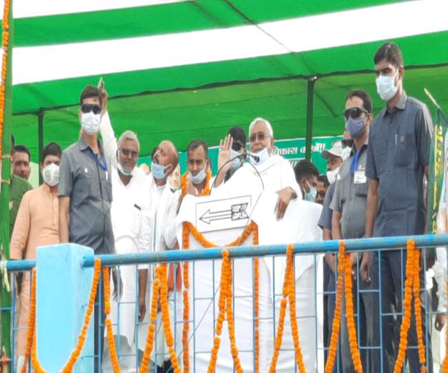 सुरक्षा बल और आम जनता के अपील करते हुए कहा कि इस पर ध्यान मत दीजिए।