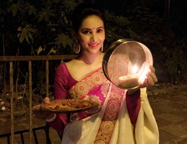 Karwa Chauth 2020: जब ऋषिना कंधारी ने सड़क पर मनाया करवा चौथ, टीवी