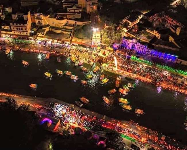 very special diwali is celebrated in chitrakoot because shri ram had done first deepdan during going to ayodhya jagran special