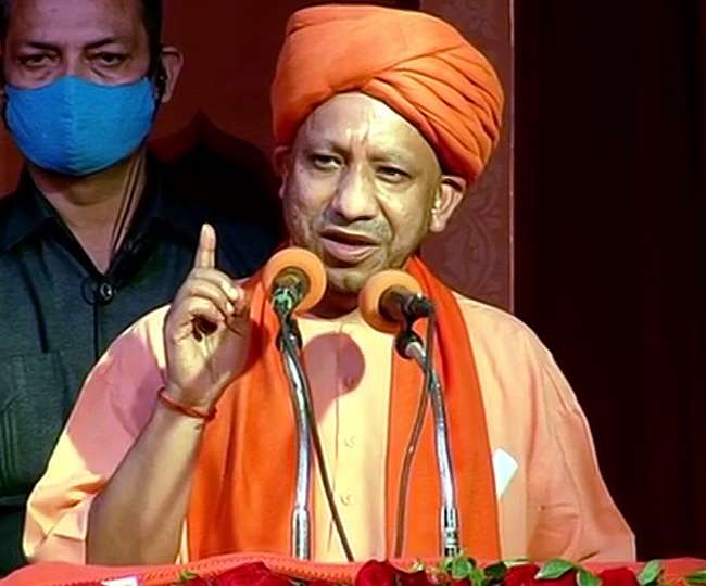मुख्यमंत्री ने श्रीराम के स्वरूप का अभिषेक कर पंचम दीपोत्सव का किया उद्घाटन।