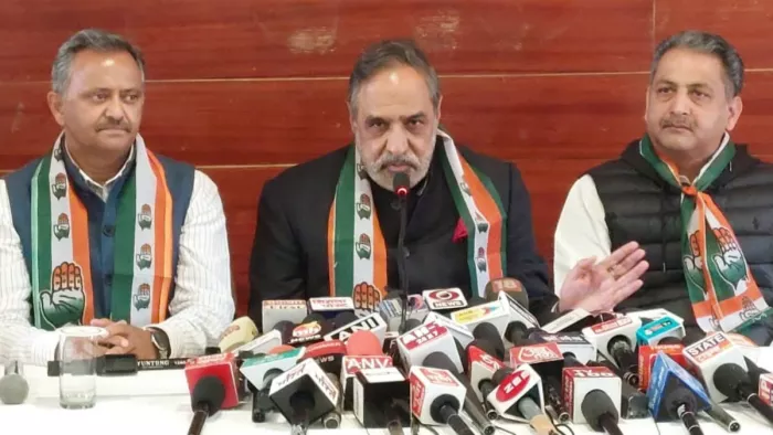 Himachal Election 2022: शिमला में पत्रकारों से बातचीत करते कांग्रेस वरिष्ठ नेता आनंद शर्मा । जागरण