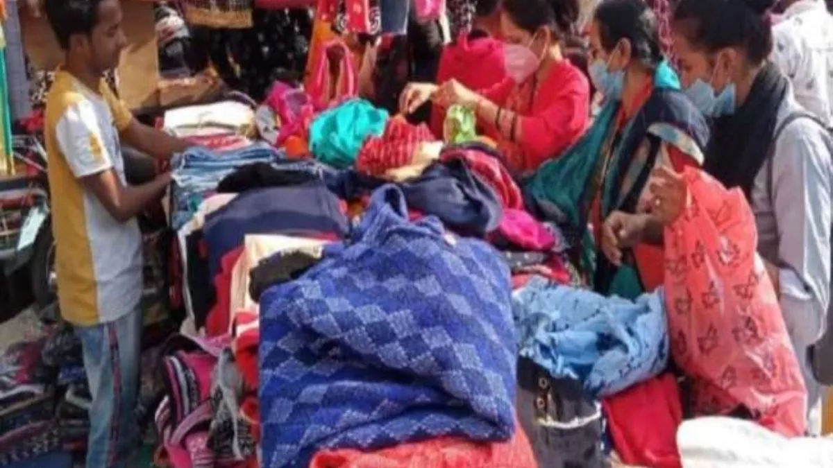 Winter dress: हल्की ठंड में सजा गर्म कपड़ों का बाजार, प्रयागराज में इनर और  पुलोवर की बढ़ गई है डिमांड - Prayagraj market of warm clothes hot mild cold  demand for inner