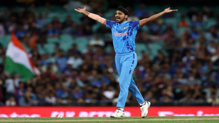 IND vs BAN T20 WC: अर्शदीप सिंह, गेंदबाज टीम इंडिया (फोटो क्रेडिट ट्विटर)