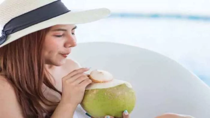 Diabetes: डायबिटीज के मरीज शुगर कंट्रोल करने के लिए रोजाना सुबह में खाली पेट जरूर पीएं नारियल पानी