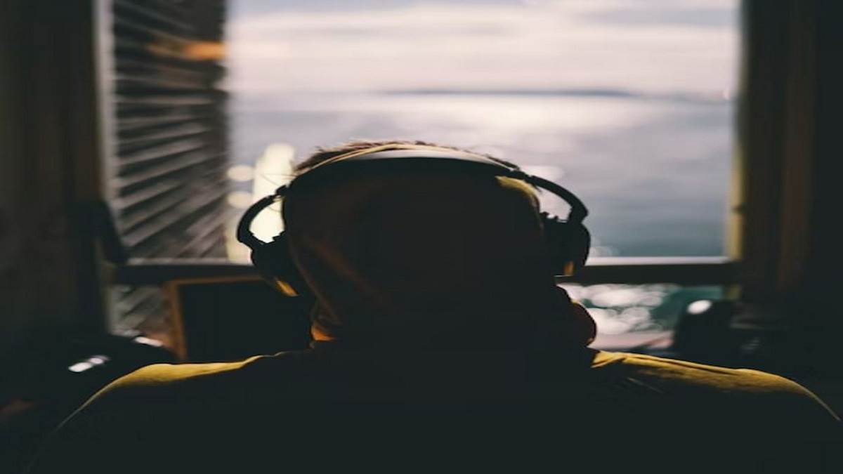Headphones With Bluetooth: इन दमदार साउंड क्वालिटी वाले ब्लूटूथ हेडफोन्स से मिलेगा बढ़िया म्यूजिक एक्सपीरियंस