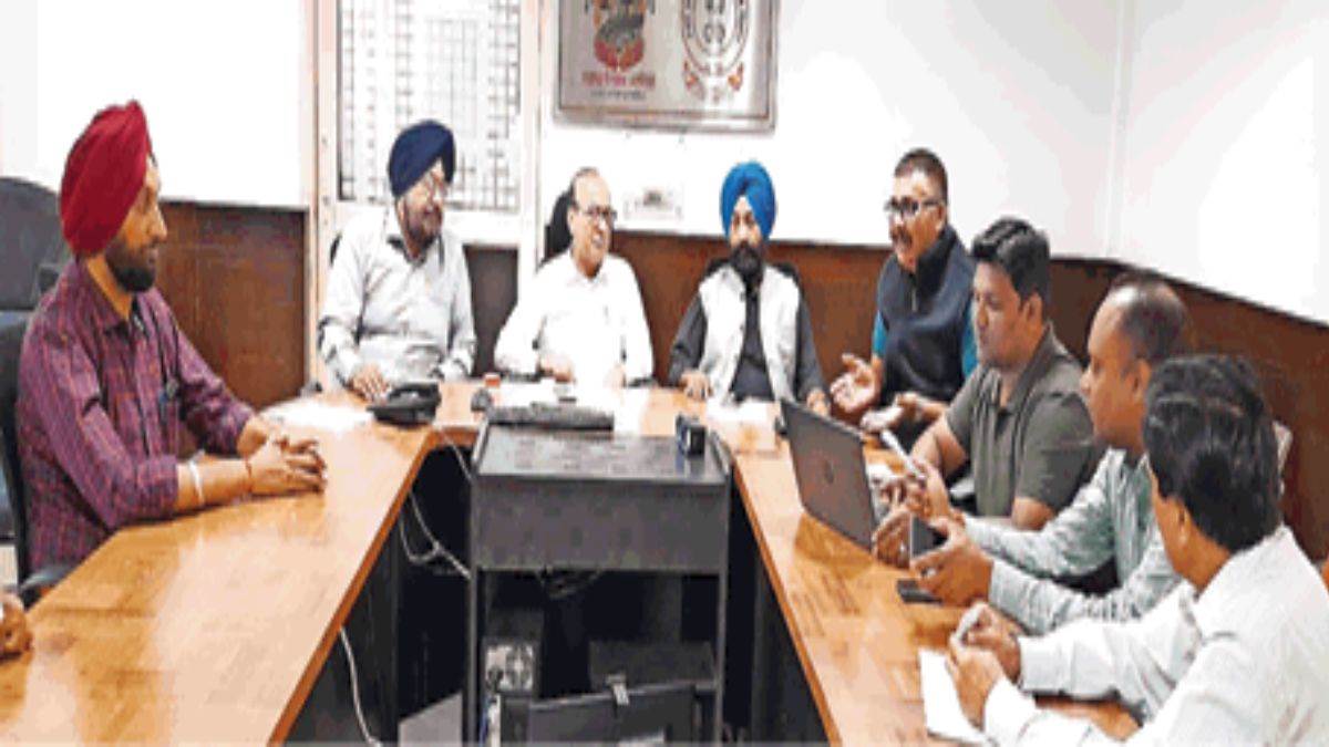 Jalandhar News स्ट्रीट लाइटों की आनलाइन मानिटरिंग का दावा झूठा, शिकायत