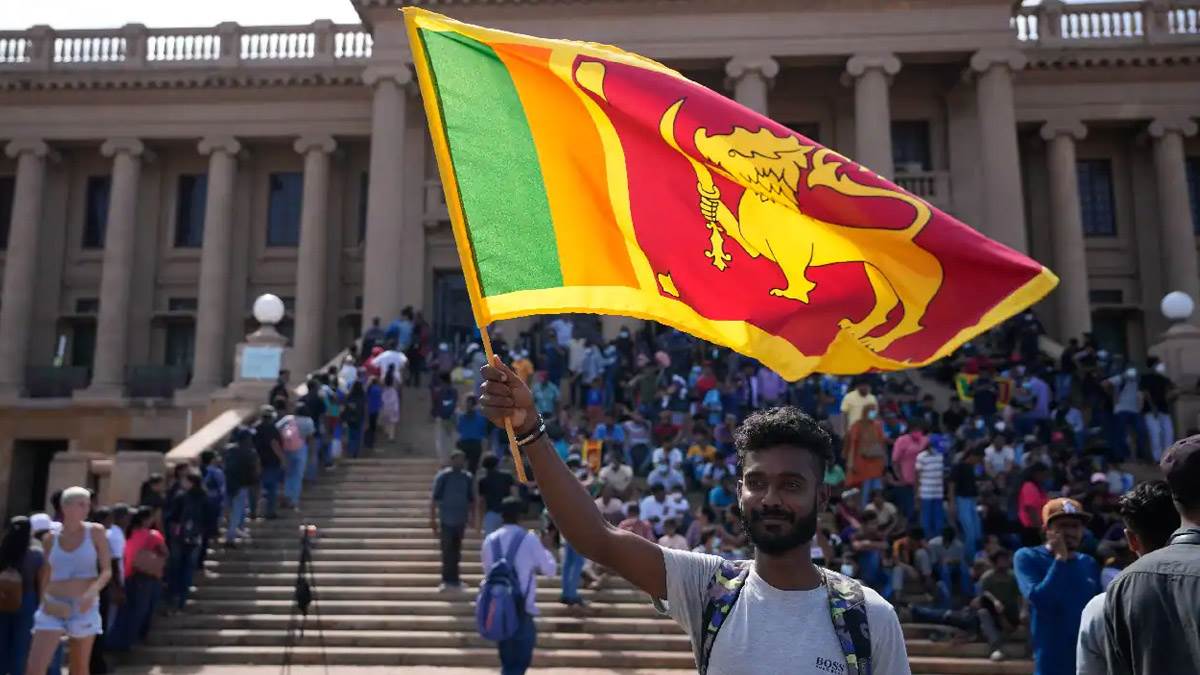 https://www.jagranimages.com/images/newimg/03112022/03_11_2022-srilanka_galle-road_23179377.jpg