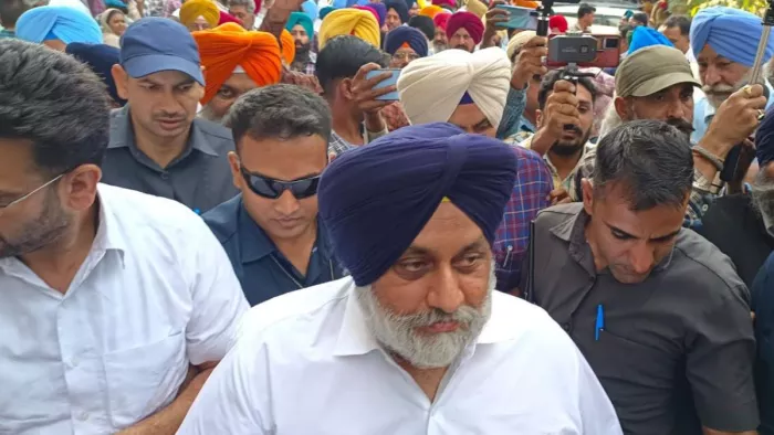 अदालत जाते हुए शिरोमणि अकाली दल बादल के अध्यक्ष सुखबीर बादल। (फाइल फोटो)