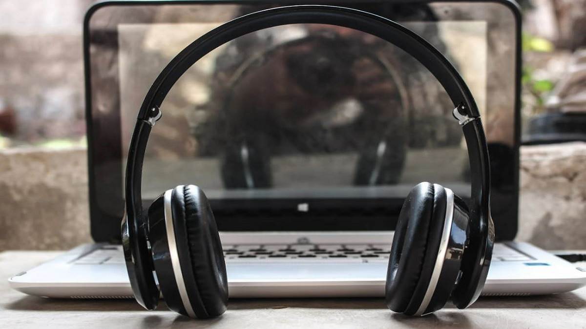 Wireless Headphones: मिलेगी धाकड़ साउंड क्वालिटी इन boAt, ZEBRONICS, Boltt और JBL ब्रांड के हेडफोन्स में