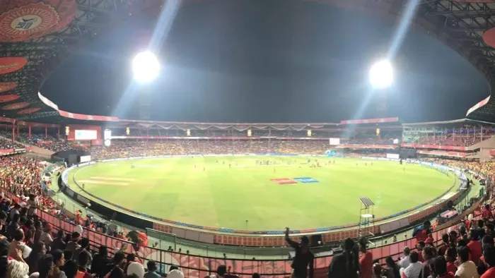 NZ vs PAK: वर्ल्ड कप 2023 के अहम मैच में पाकिस्तान की भिड़ंत न्यूजीलैंड के साथ होगी।