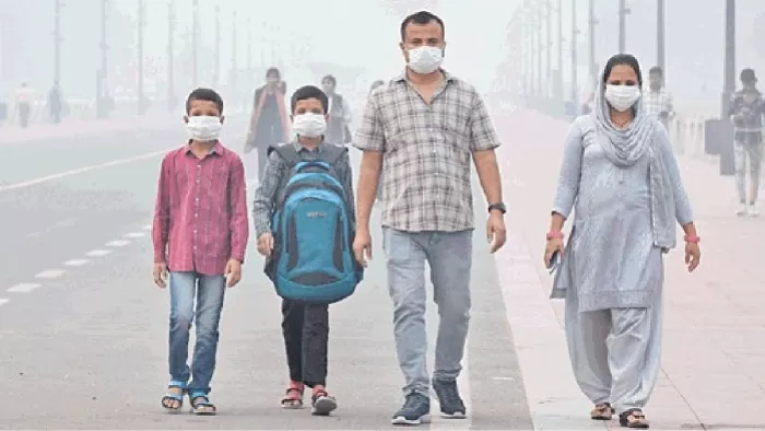Delhi Air Pollution: दिल्ली-एनसीआर में सांसों का आपातकाल, गैस चैंबर बनी राजधानी; अब लगा दी गई हैं ये पाबंदियां