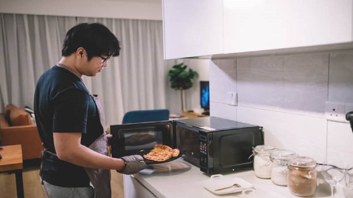 चांदनी चौक के मशहूर परांठे भी आईएफबी और सैमसंग कन्वेक्शन Microwave Oven के आगे फिके, देते है 200+ कुक ऑप्शन