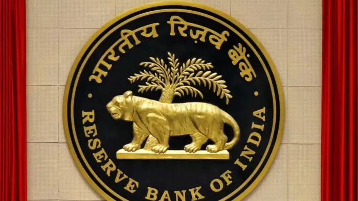 RBI ने Punjab National Bank और Federal Bank सहित 4 कंपनियों पर आर्थिक जुर्माना लगाया है।