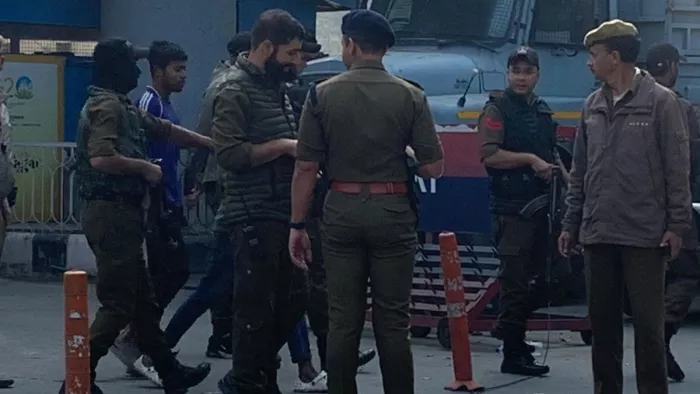 श्रीनगर के रविवार बाजार में ग्रेनेड हमला