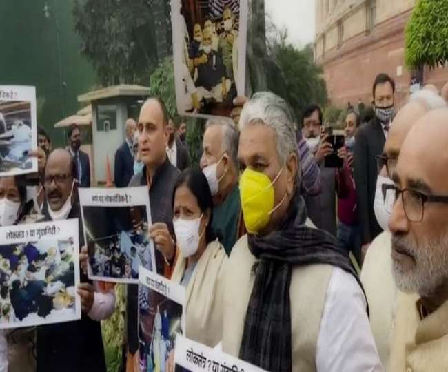 सांसदों के निलंबन वापसी पर अब सुलह की उम्मीद कम। (फोटो-एएनआइ)