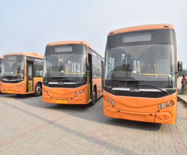 Electric Buses in Gorakhpur: गोरखपुर के बस स्‍टेशन में खड़ीं इलेक्ट्रिक बसें। - जागरण