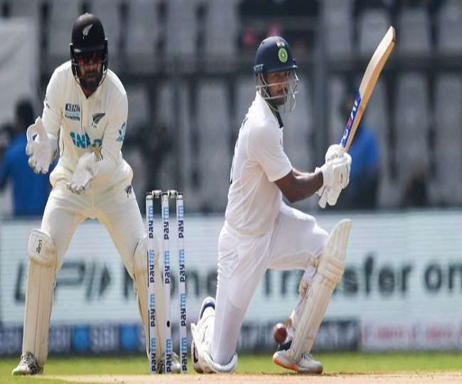 भारतीय ओपनर बल्लेबाज मयंक अग्रवाल ने शतक लगाया (एपी फोटो)