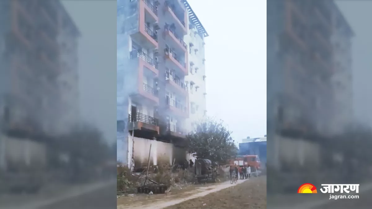 Noida Fire: ग्रेटर नोएडा वेस्ट में आग की चपेट में आया लकड़ी का गोदाम, आग बुझाने में जुटे दमकलकर्मी