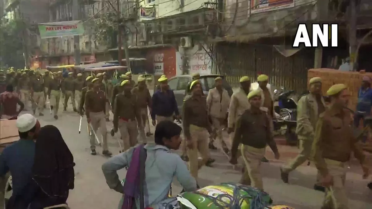 Delhi MCD Election: दिल्ली पुलिस ने संवेदनशील इलाकों में की पेट्रोलिंग, कल होगा 250 वार्डों पर मतदान