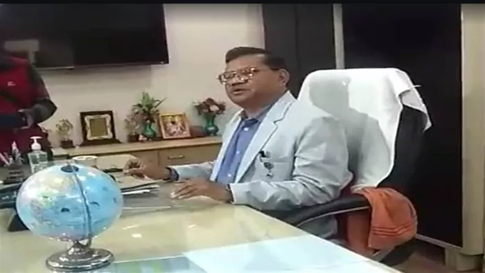 Indore News: लॉ कॉलेज में हिंदू विरोधी किताब पर हंगामा होने पर प्रिंसिपल ने दिया इस्तीफा