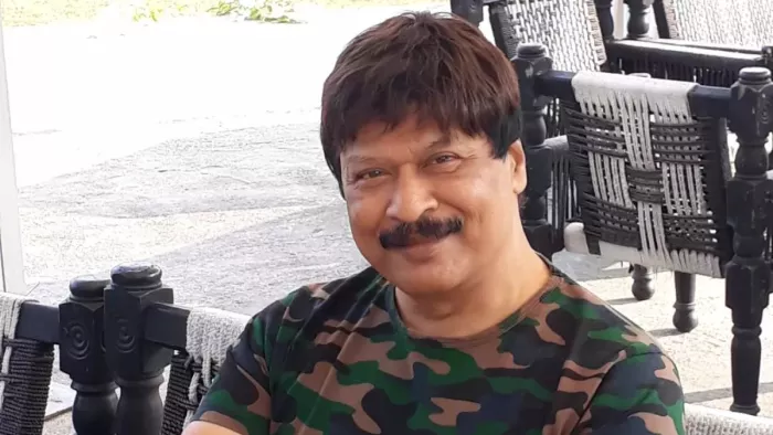 दिनेश फडनीस को आया आर्ट अटैक (Photo Instagram)