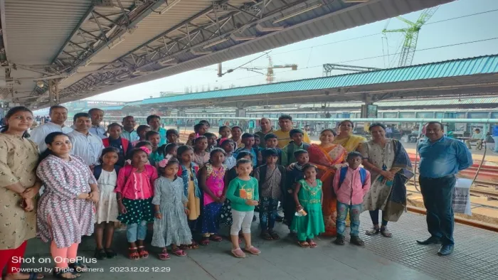 एफटीएस की पहल पर सुदूर आदिवासी गांव से राजधानी का सैर करने पहुंचे 25 नन्हें वनवासी बच्चे