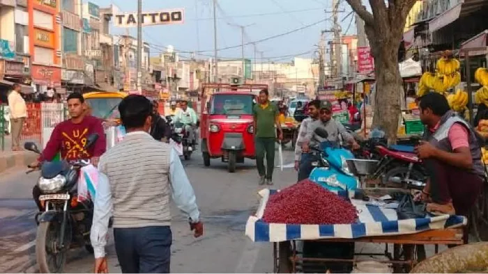 प्रदूषण में कमी आने से बाजारों में रही चहल-पहल
