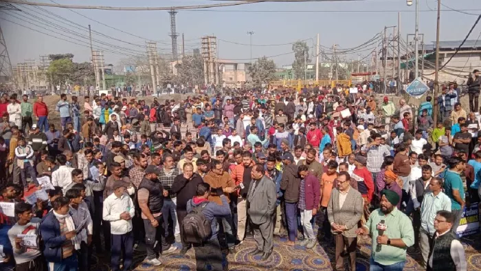 बुढ्ढा नाला पानी विवाद को लेकर हजारों उद्यमी सड़क पर उतरे