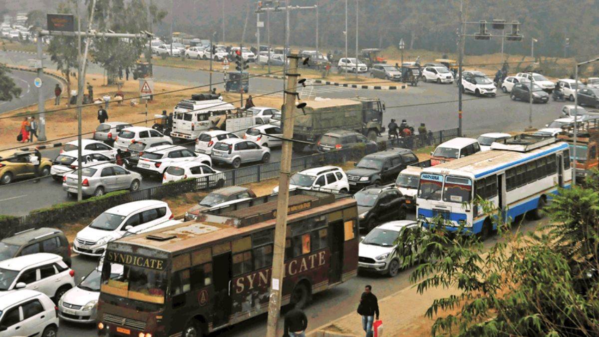 https://www.jagranimages.com/images/newimg/03122024/03_12_2024-traffic_divert_chandigarh_23841233.jpg
