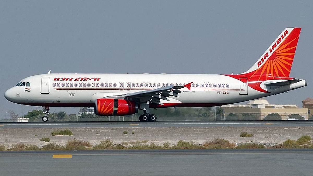 दिल्ली से पेरिस जा रहे विमान की IGI एयरपोर्ट पर हुई इमरजेंसी लैंडिंग, 218  यात्री थे सवार - Air India Delhi Paris flight returned to the bay at Delhi  airport after flap issues